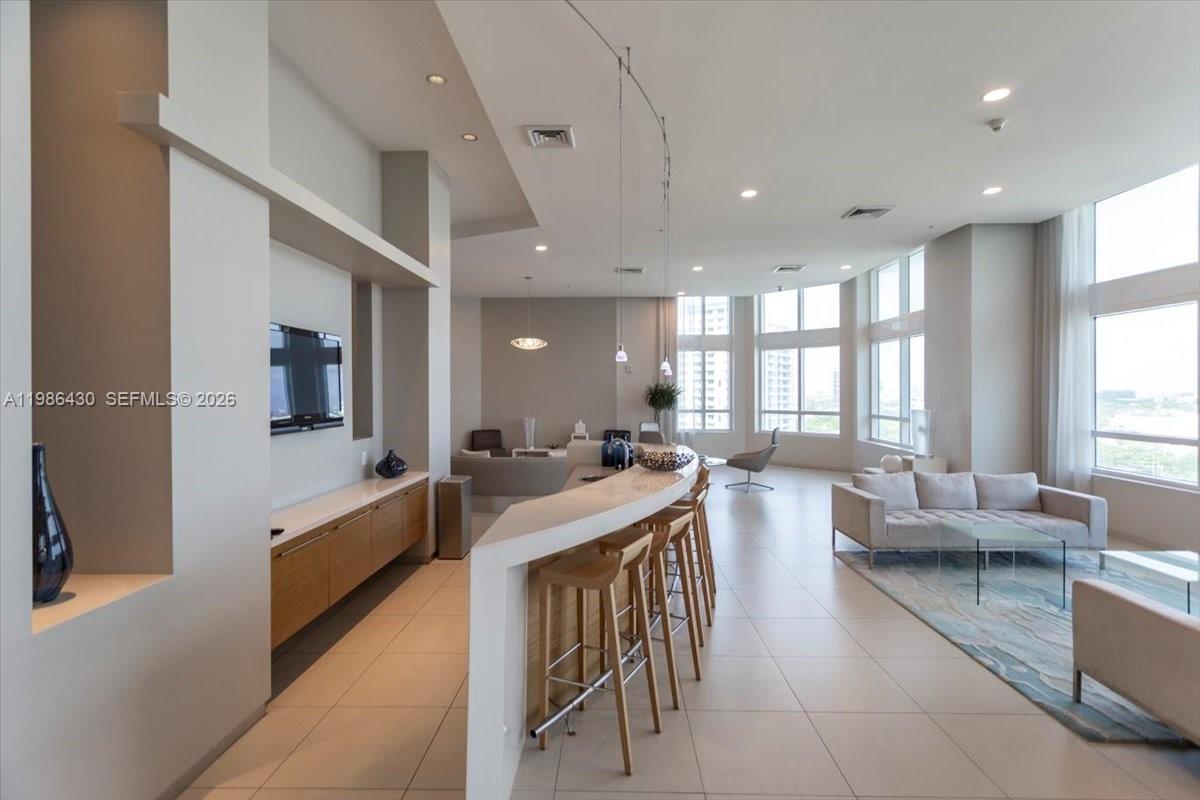 1900 N Bayshore Dr #1016, Miami FL 33132