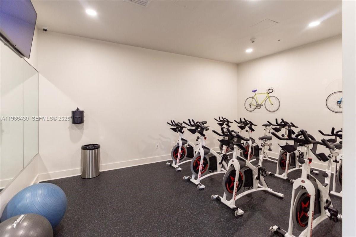 1900 N Bayshore Dr #1016, Miami FL 33132