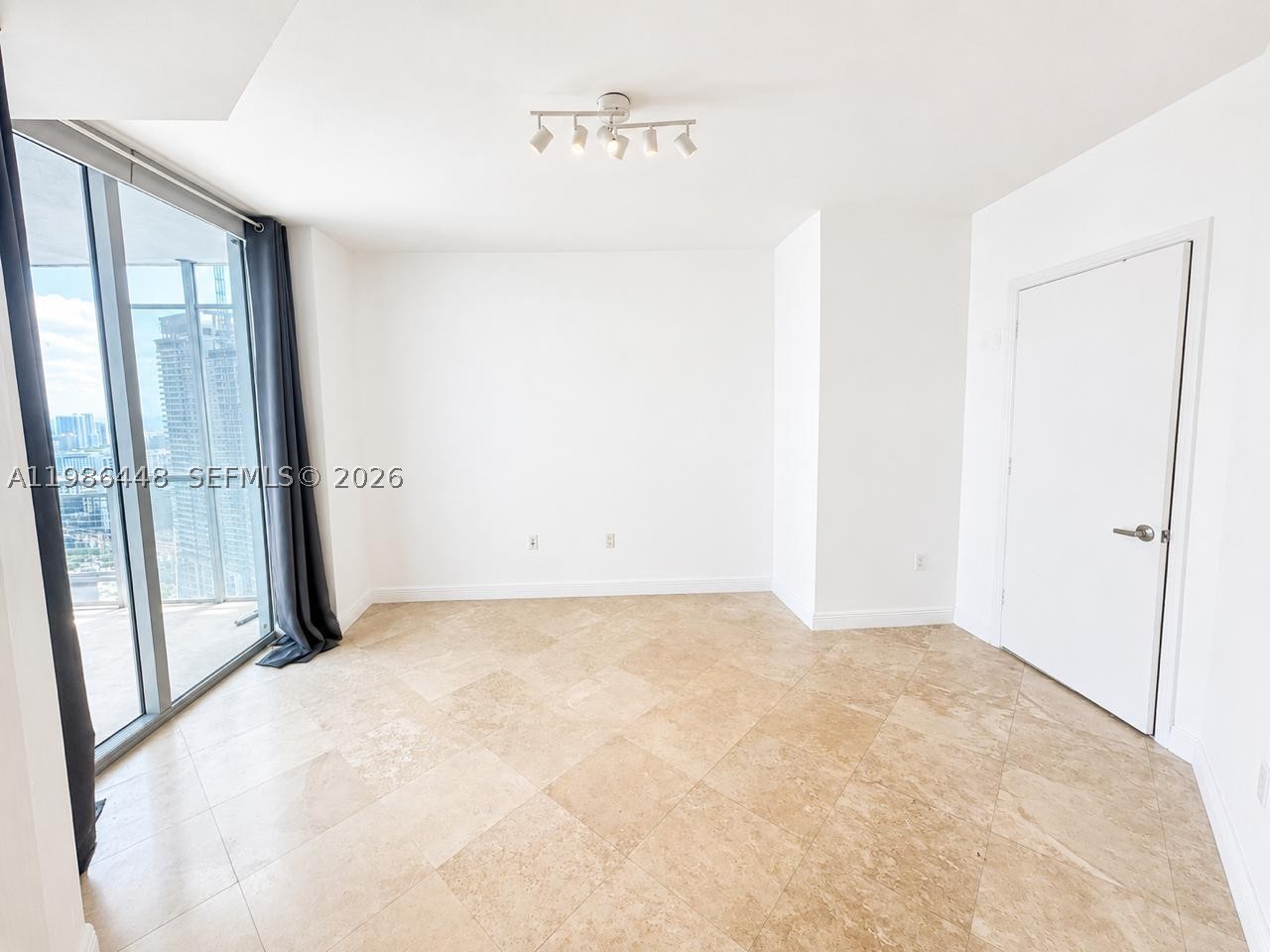 350 S Miami Ave #3904, Miami FL 33130