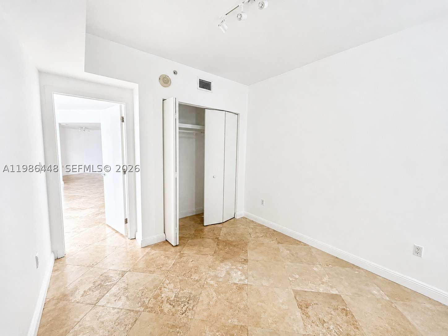 350 S Miami Ave #3904, Miami FL 33130
