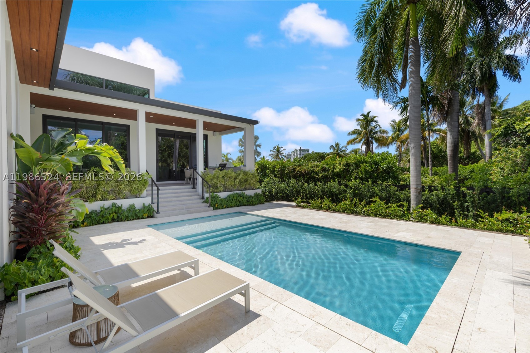 2161 NE 124th St, North Miami FL 33181
