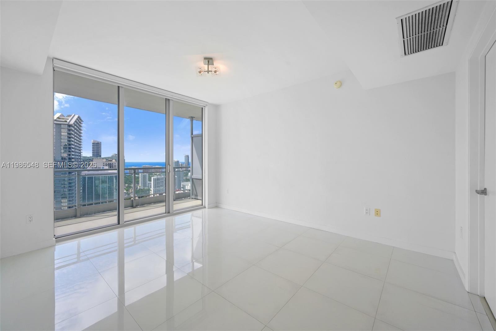 92 SW 3rd St #3902, Miami FL 33130