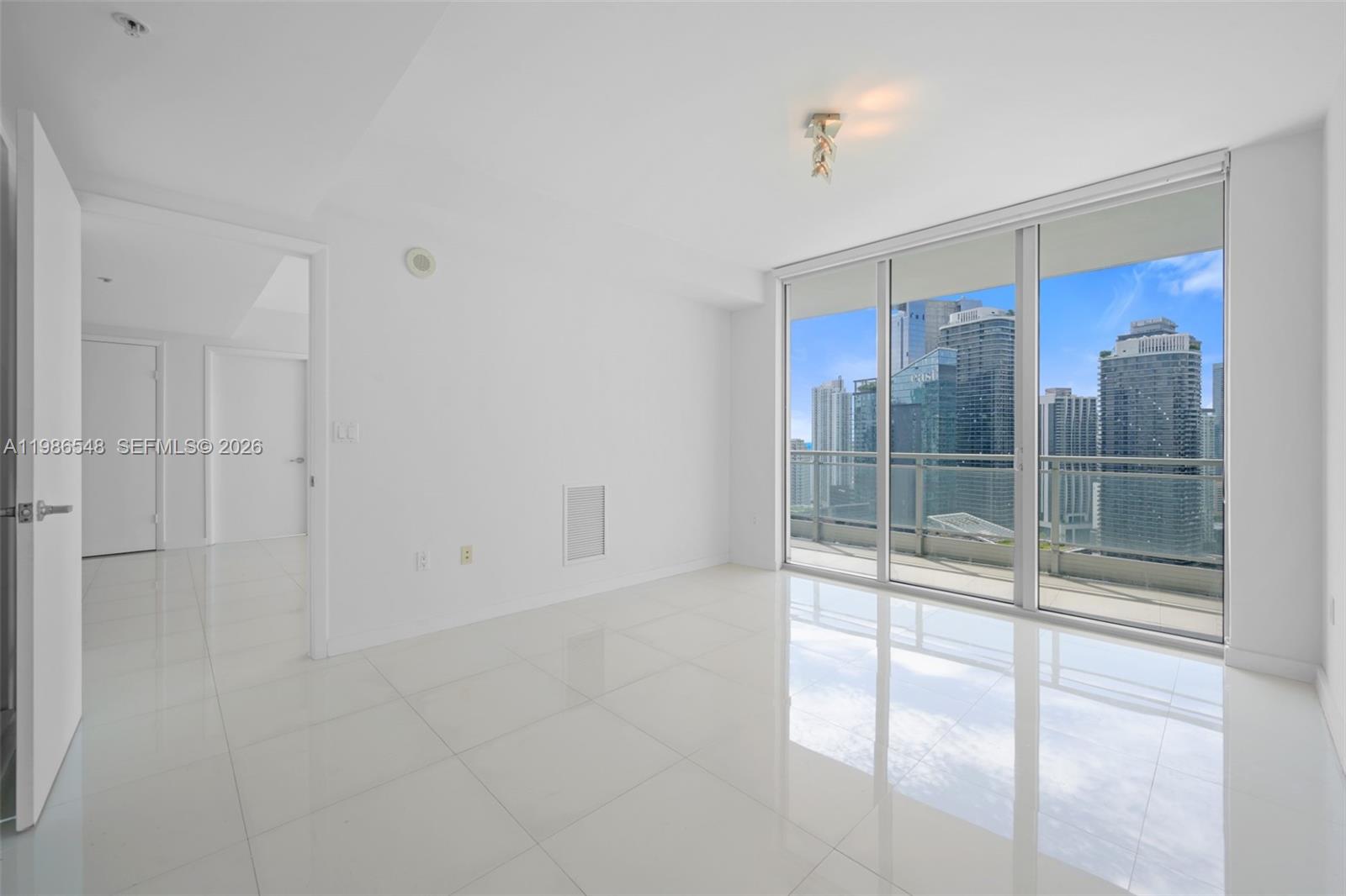 92 SW 3rd St #3902, Miami FL 33130