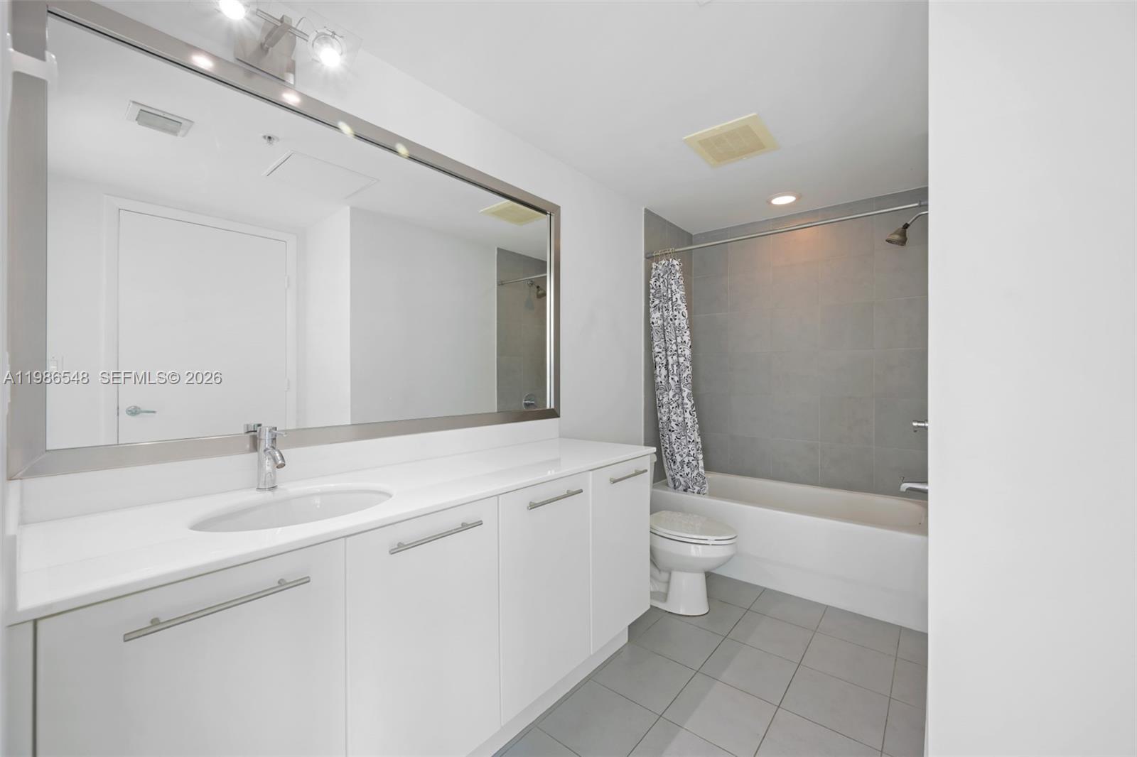 92 SW 3rd St #3902, Miami FL 33130