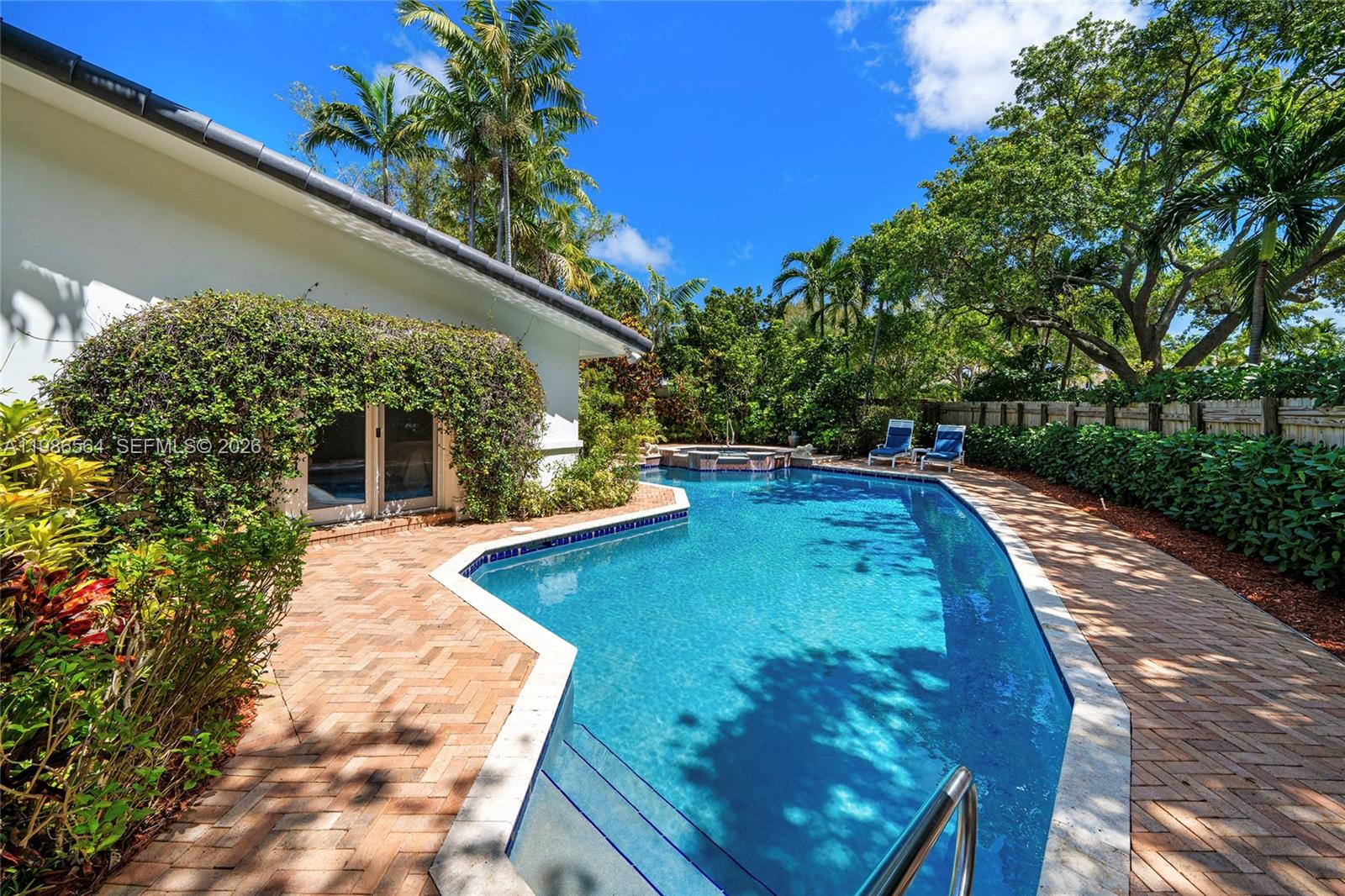 269 Cranwood Dr, Key Biscayne FL 33149