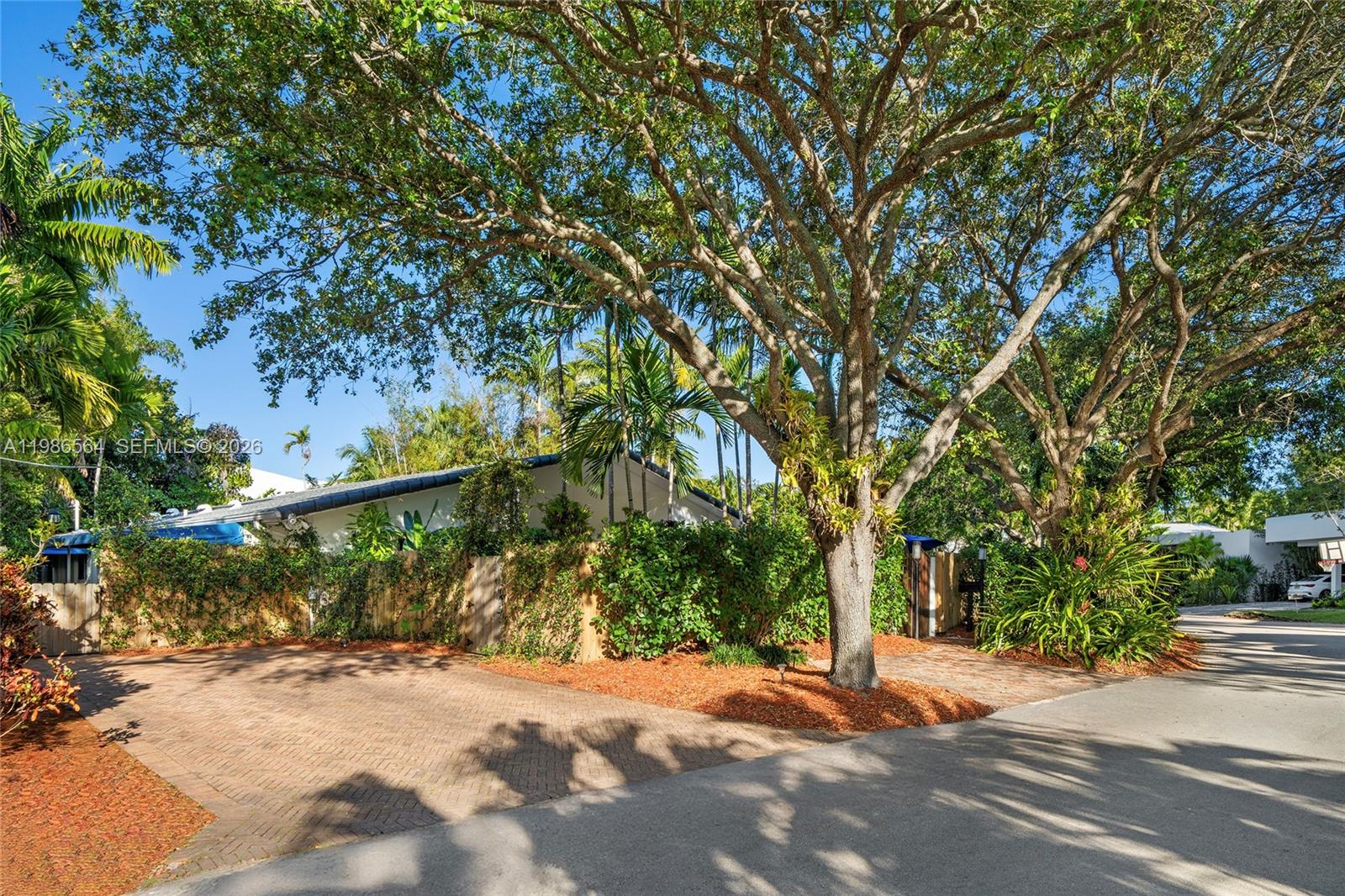 269 Cranwood Dr, Key Biscayne FL 33149