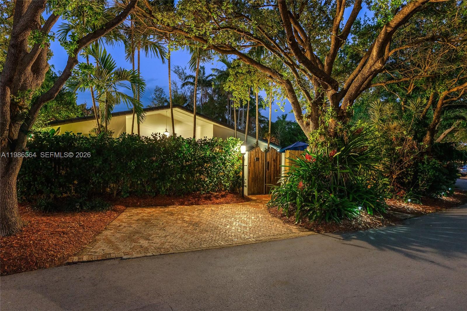 269 Cranwood Dr, Key Biscayne FL 33149