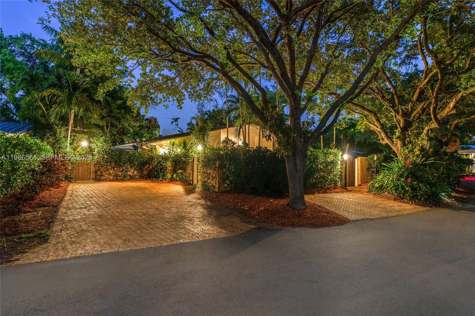 269 Cranwood Dr, Key Biscayne FL 33149