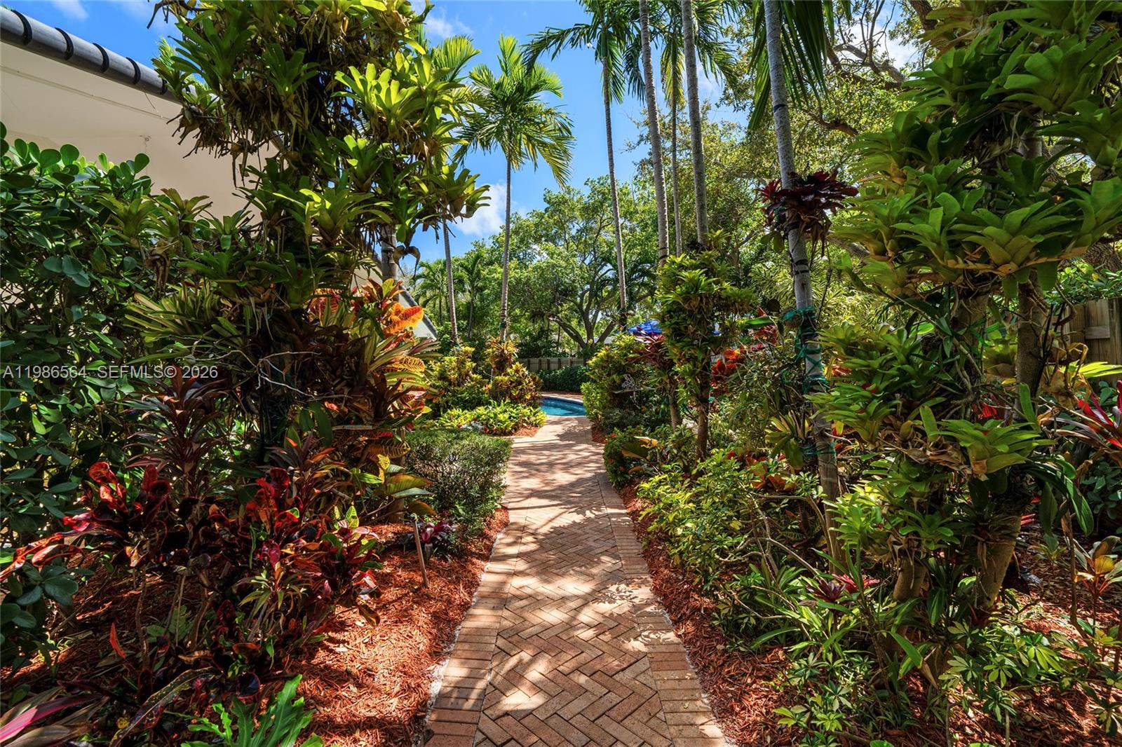 269 Cranwood Dr, Key Biscayne FL 33149