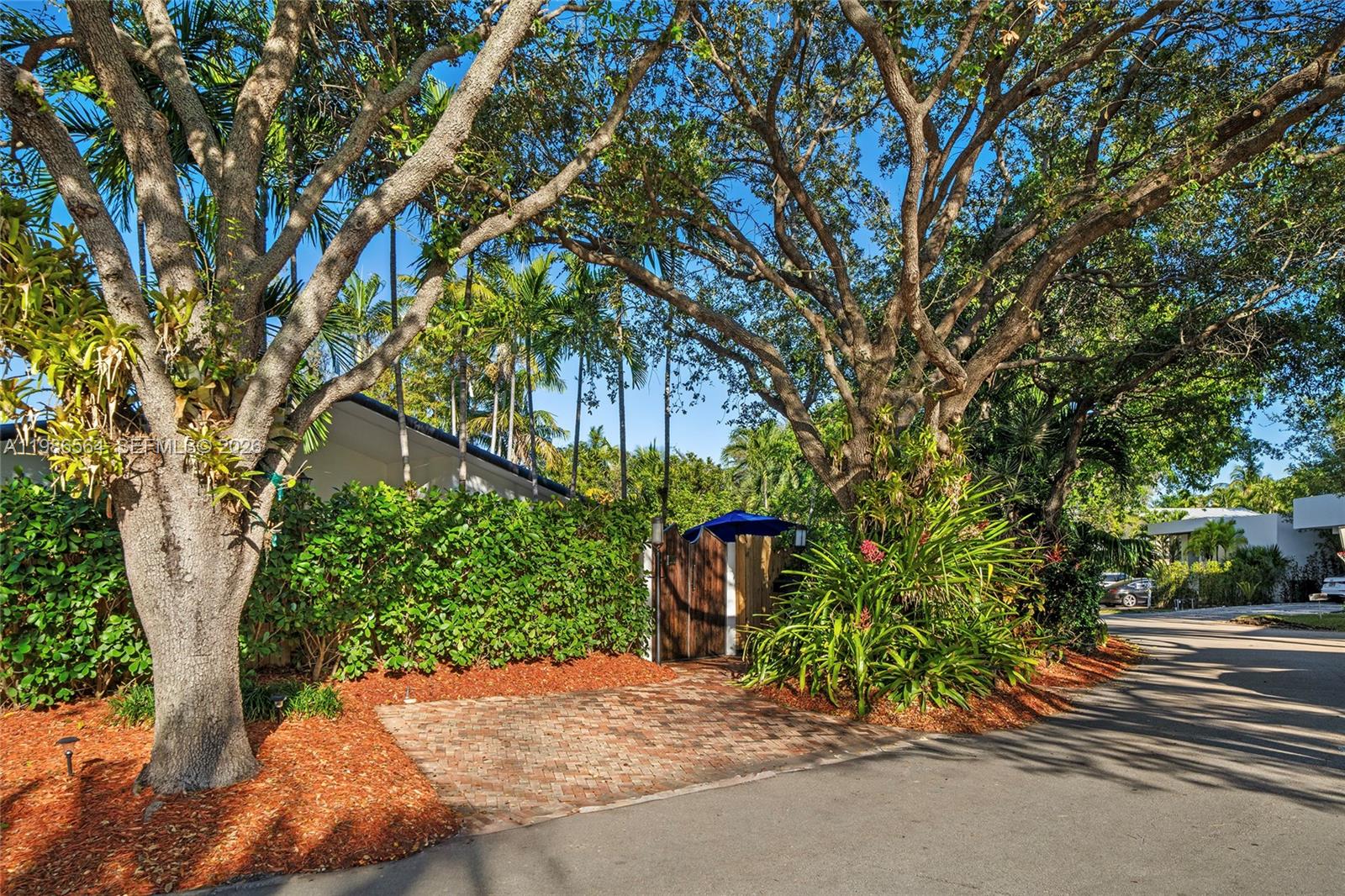 269 Cranwood Dr, Key Biscayne FL 33149