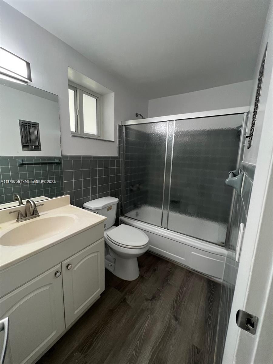 462 Golden Isles Dr #202, Hallandale Beach FL 33009