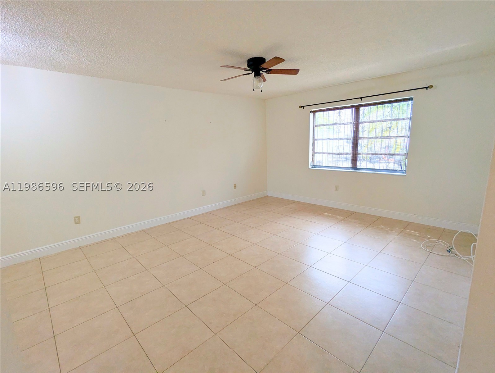 4050 NW 135th St #8-9, Opa Locka FL 33054
