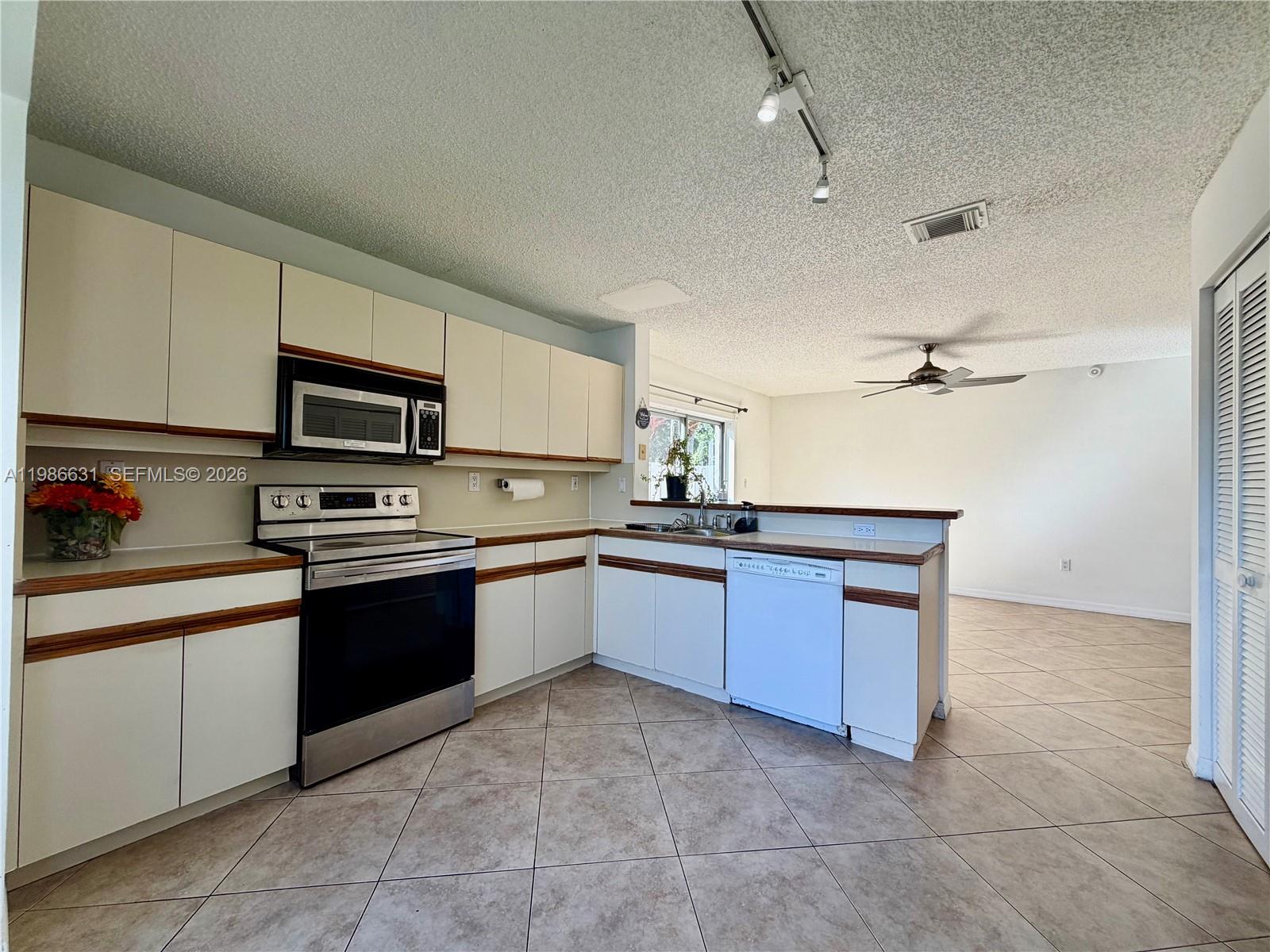 12619 NW 11th Pl, Sunrise FL 33323