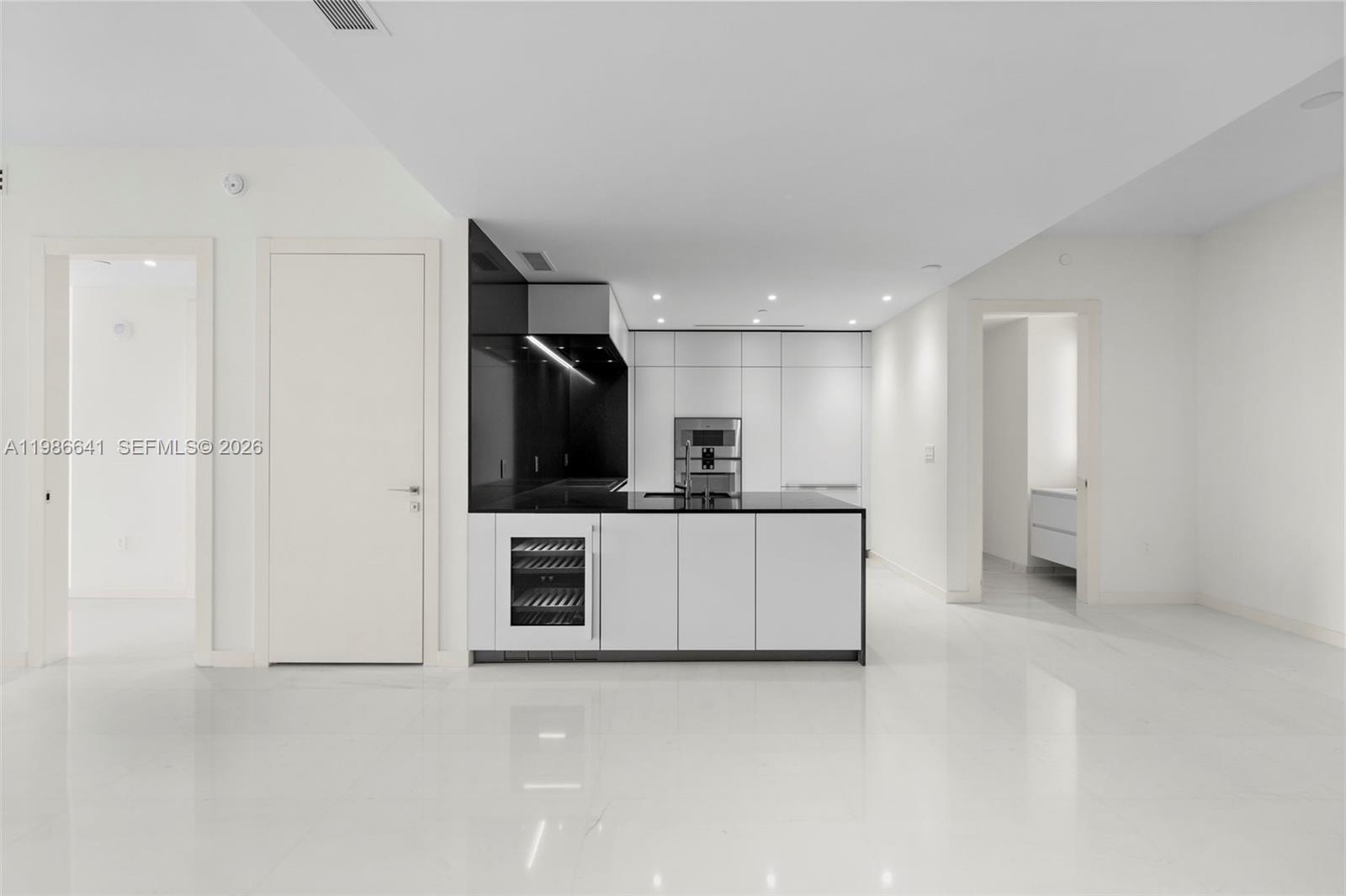 300 Biscayne Blvd Way #2409, Miami FL 33131
