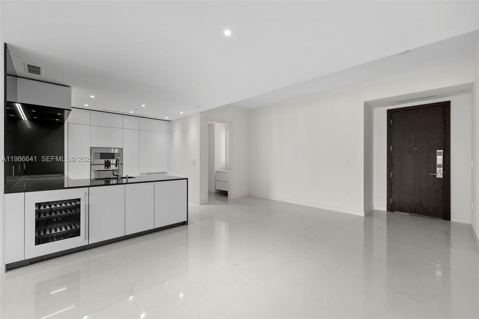 300 Biscayne Blvd Way #2409, Miami FL 33131