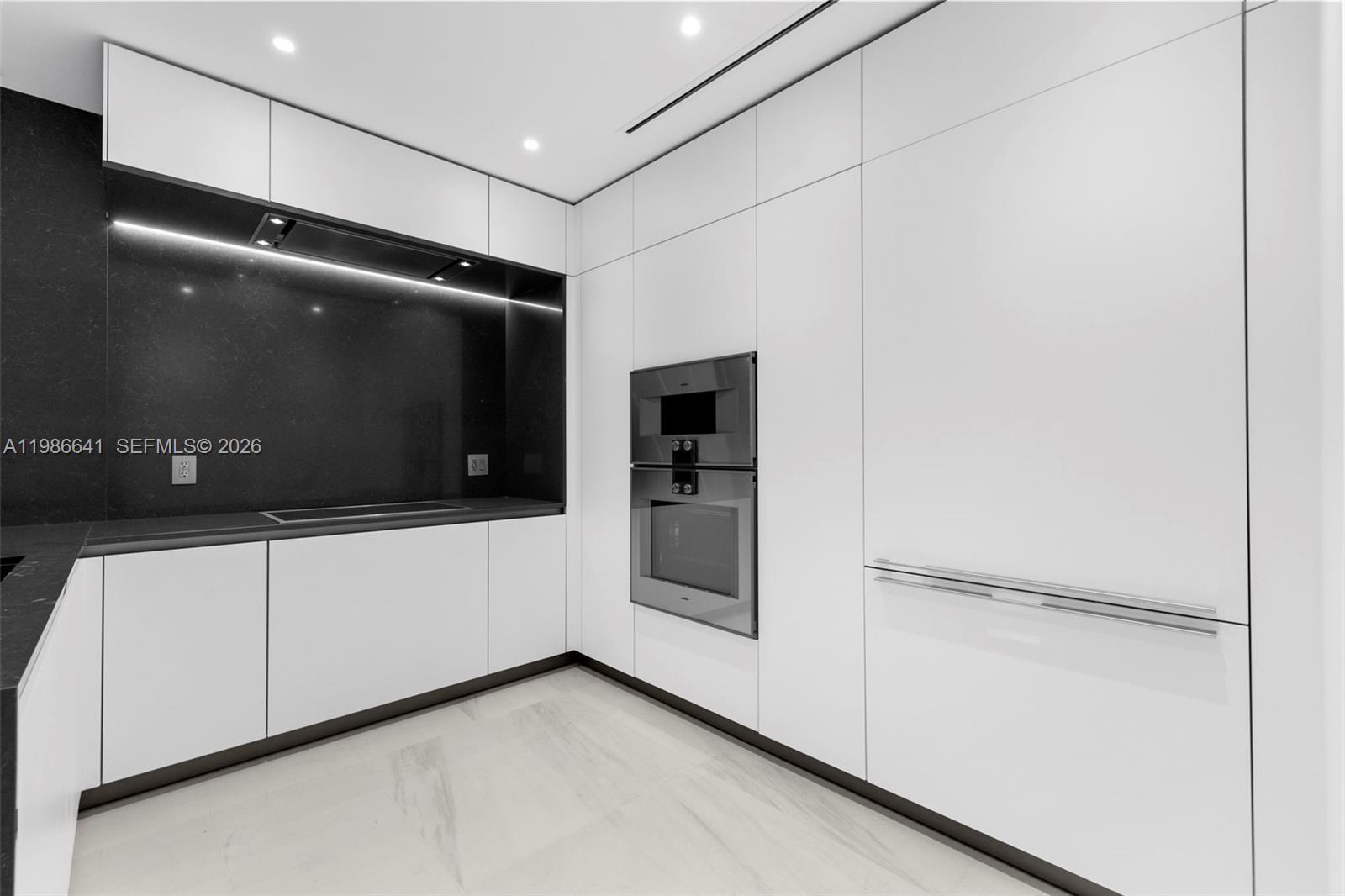 300 Biscayne Blvd Way #2409, Miami FL 33131