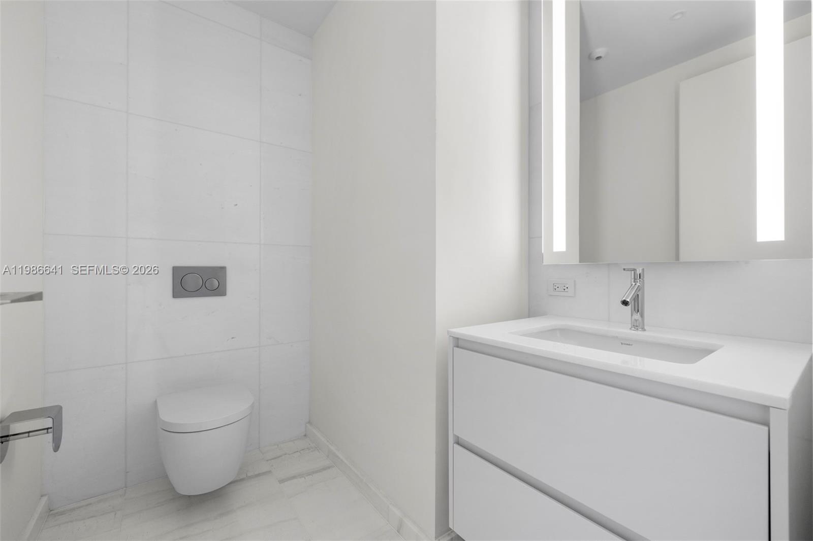 300 Biscayne Blvd Way #2409, Miami FL 33131