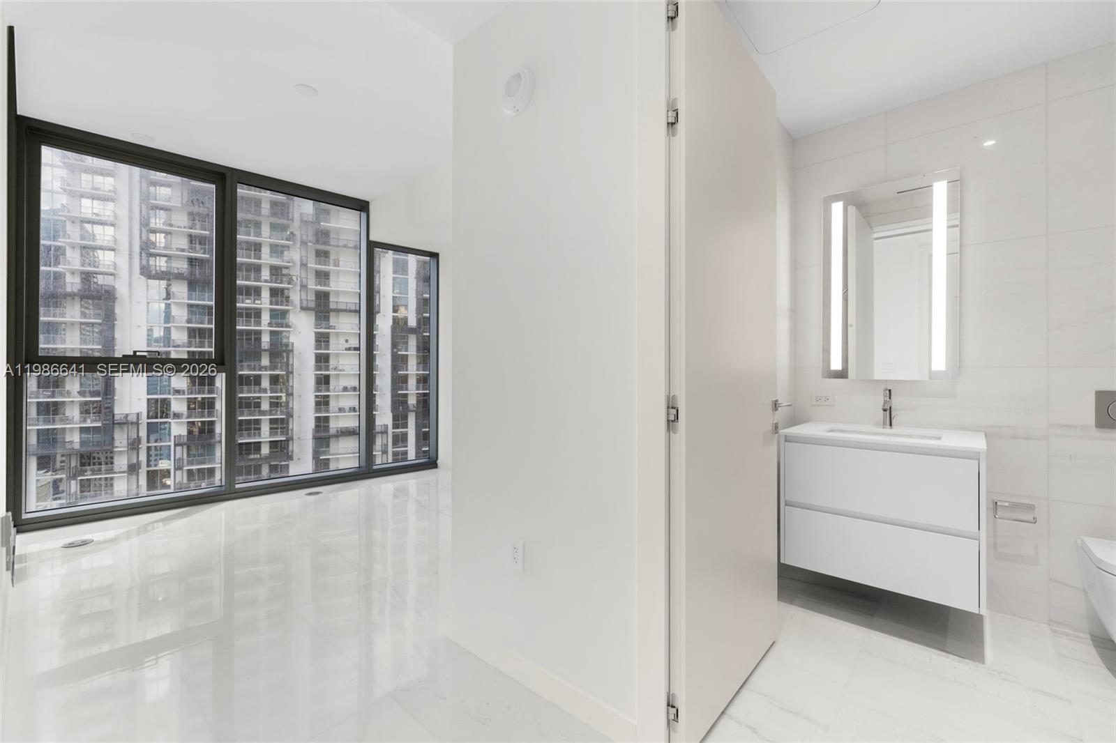 300 Biscayne Blvd Way #2409, Miami FL 33131