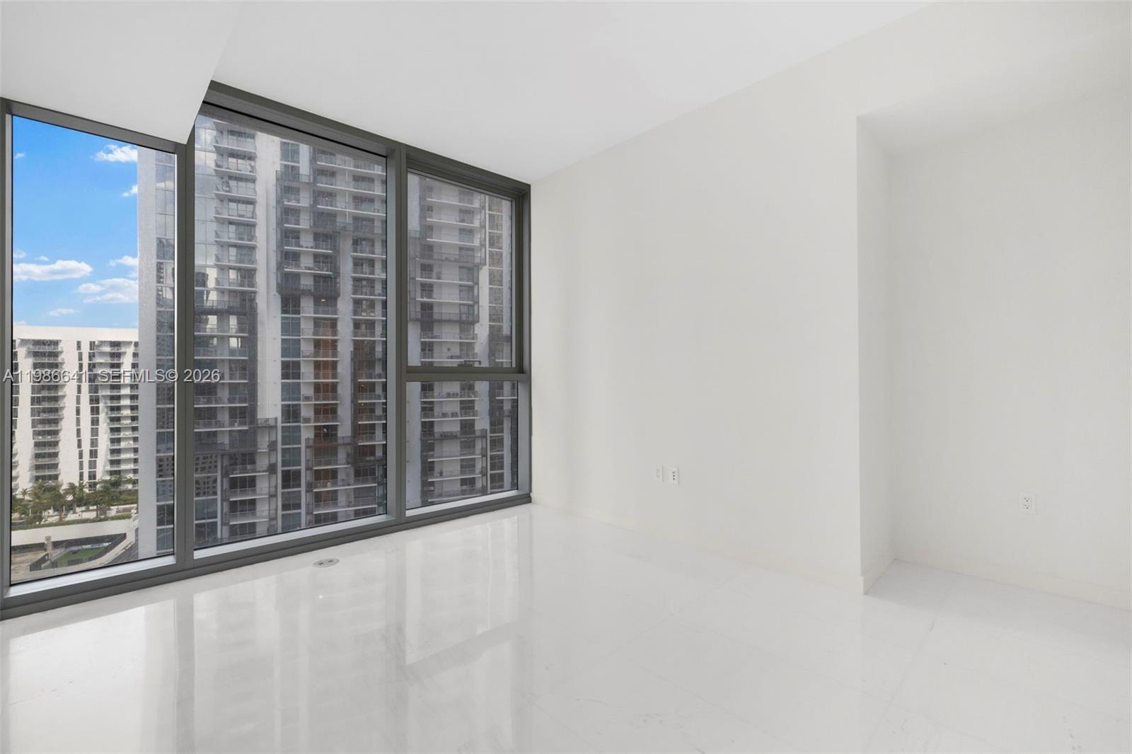 300 Biscayne Blvd Way #2409, Miami FL 33131