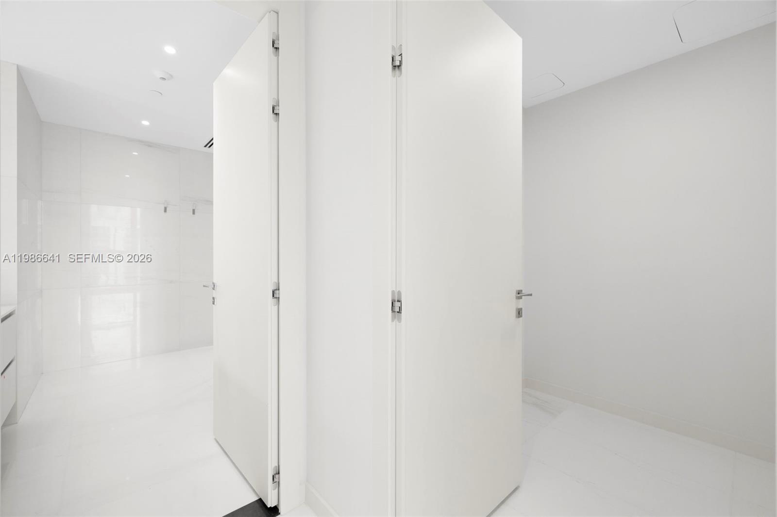 300 Biscayne Blvd Way #2409, Miami FL 33131