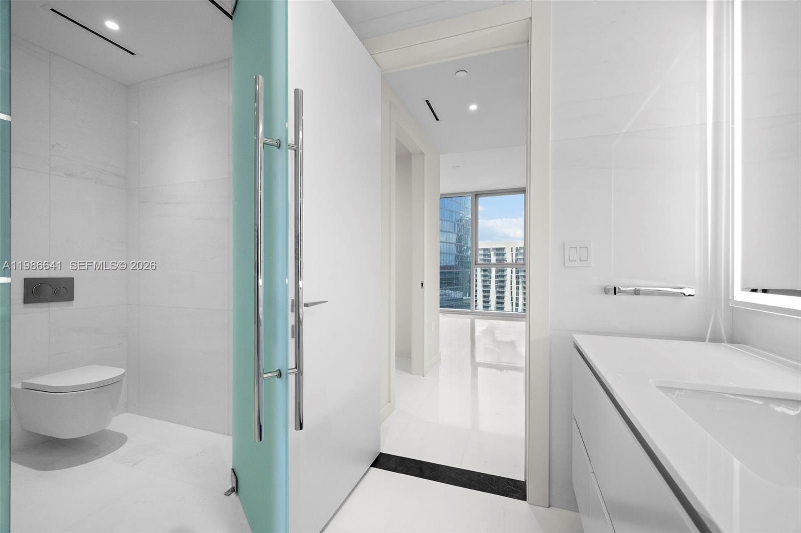 300 Biscayne Blvd Way #2409, Miami FL 33131