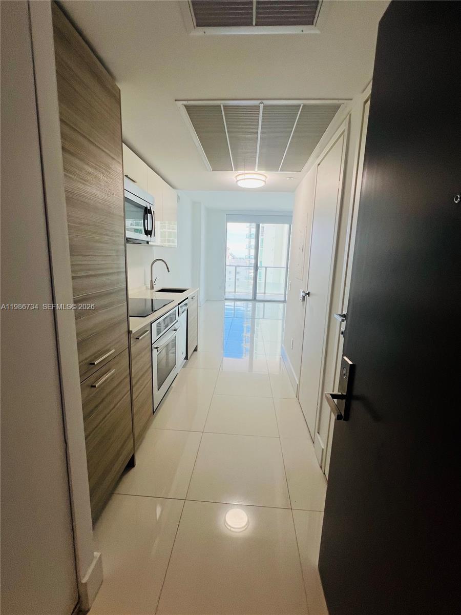 1300 Brickell Bay Dr #1606, Miami FL 33131