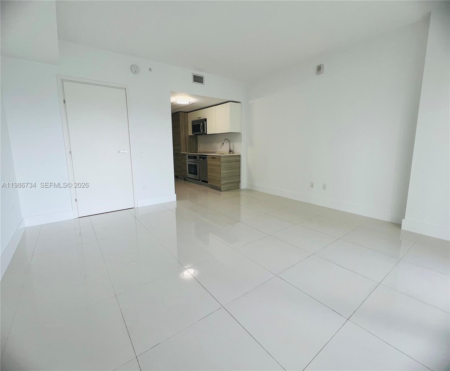 1300 Brickell Bay Dr #1606, Miami FL 33131