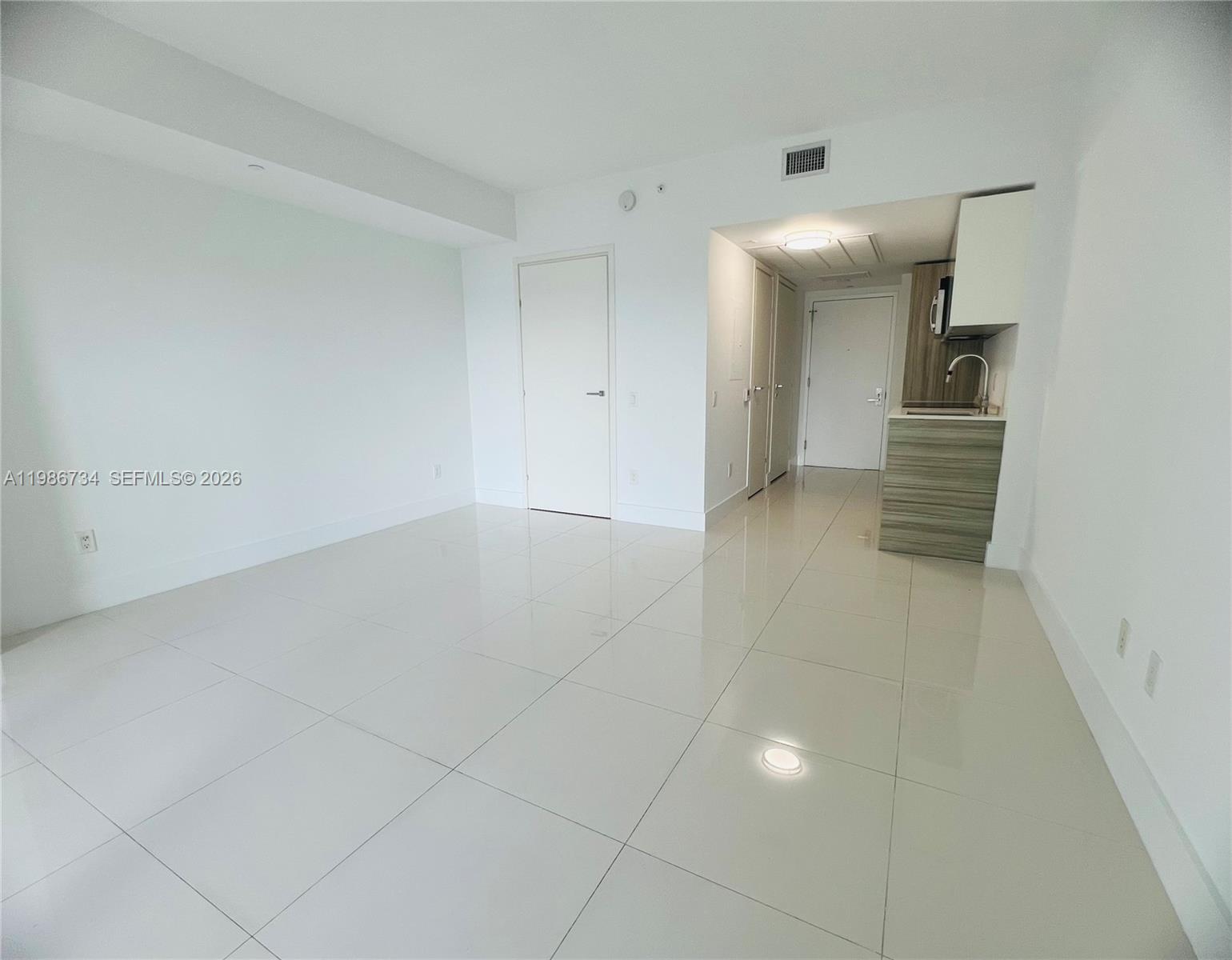 1300 Brickell Bay Dr #1606, Miami FL 33131
