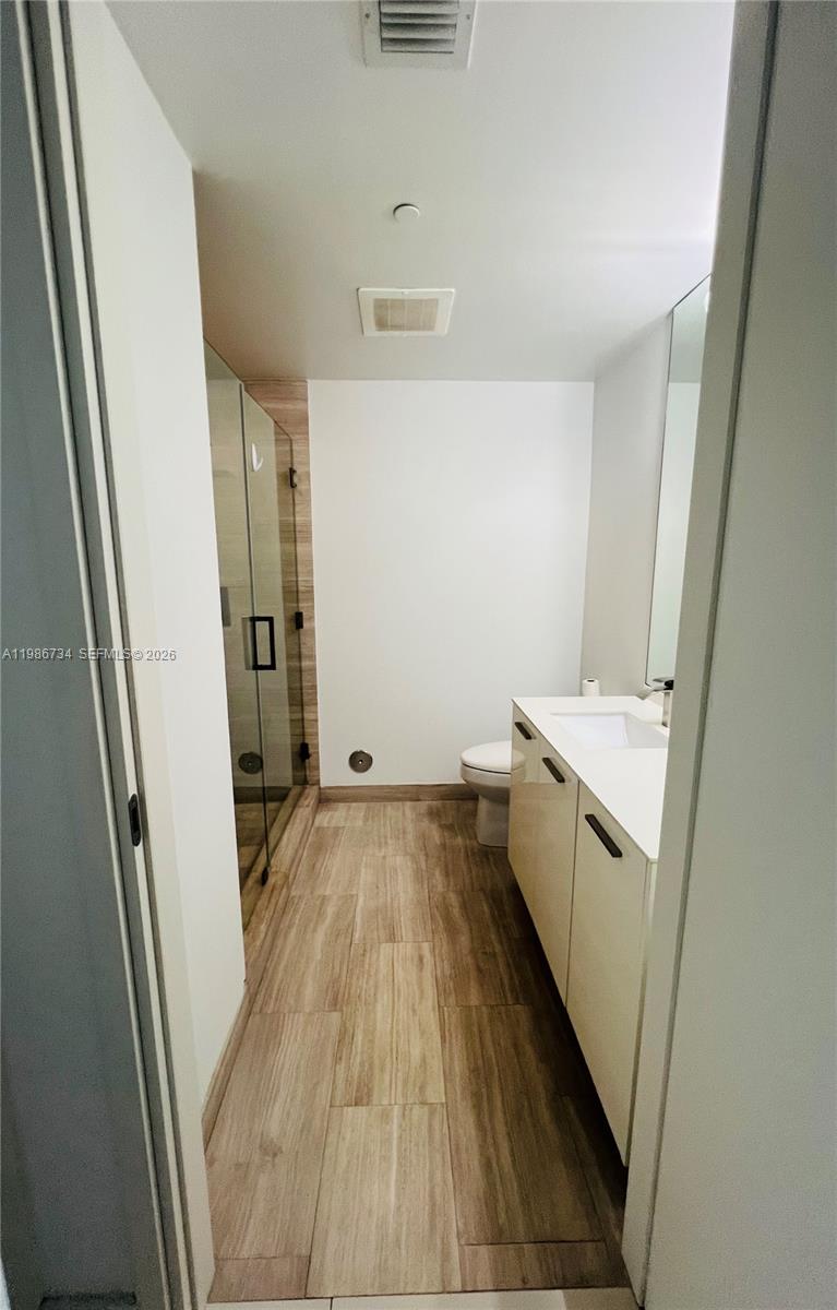 1300 Brickell Bay Dr #1606, Miami FL 33131