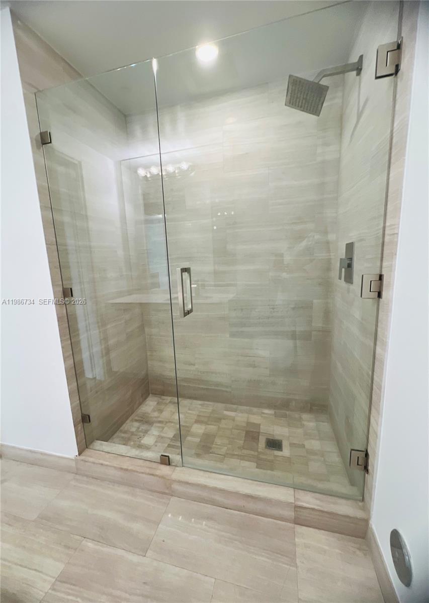 1300 Brickell Bay Dr #1606, Miami FL 33131