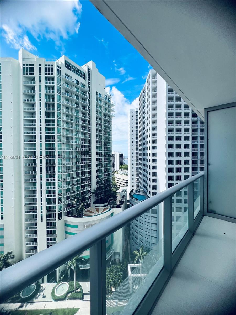 1300 Brickell Bay Dr #1606, Miami FL 33131
