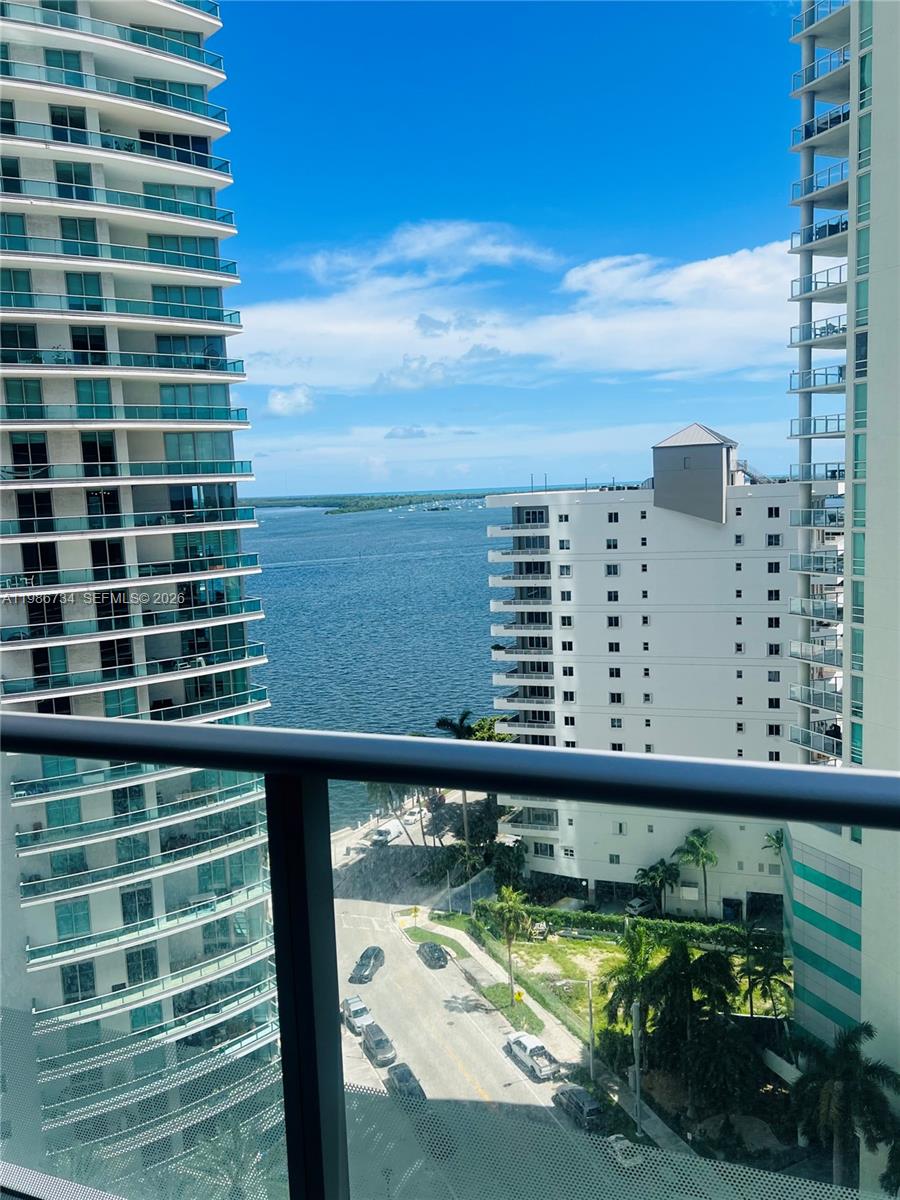 1300 Brickell Bay Dr #1606, Miami FL 33131