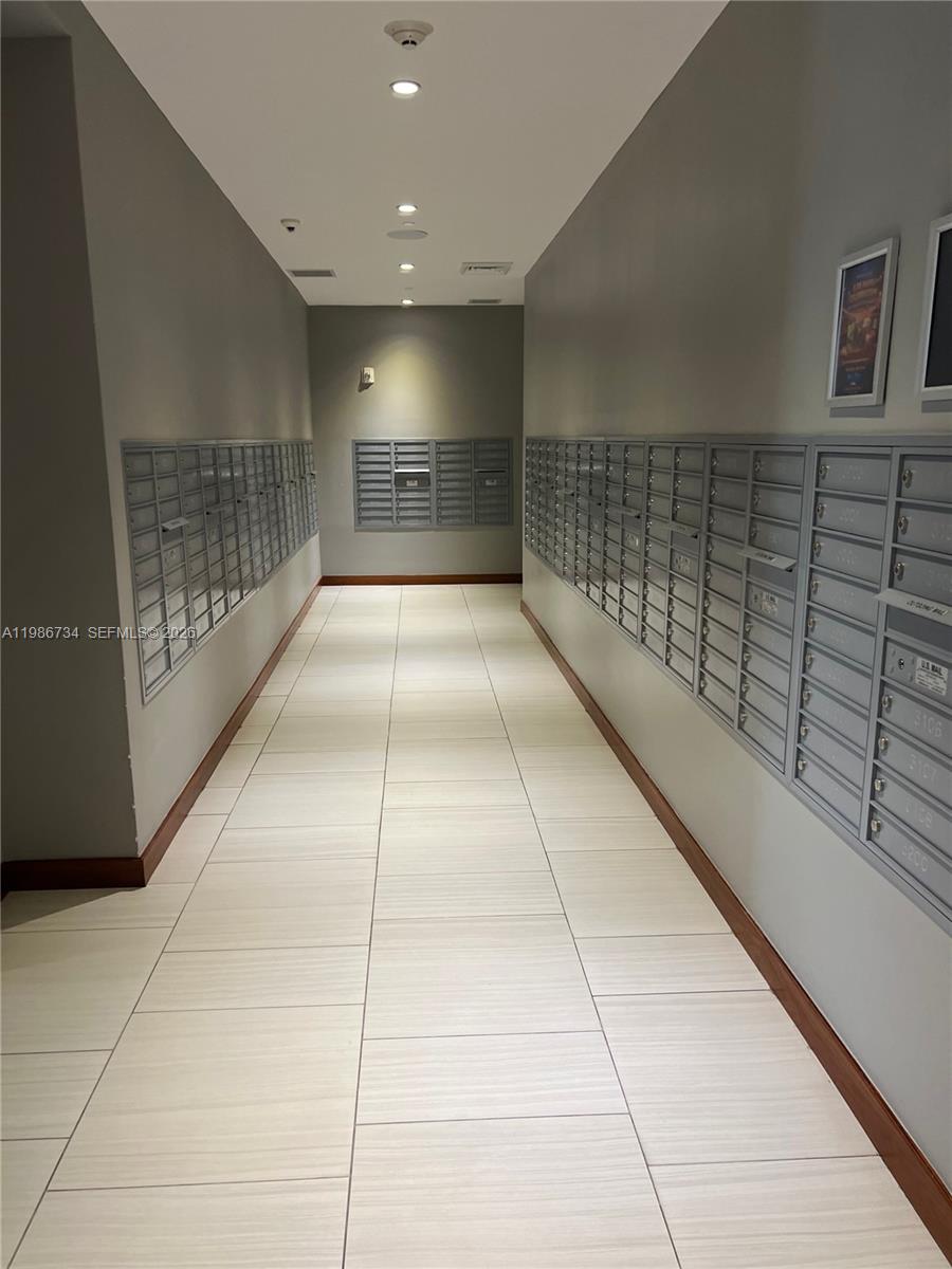 1300 Brickell Bay Dr #1606, Miami FL 33131