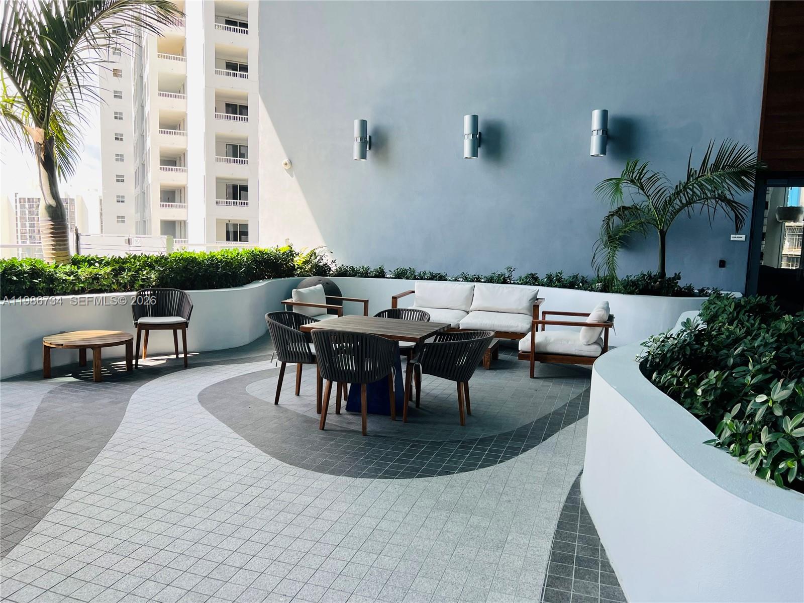 1300 Brickell Bay Dr #1606, Miami FL 33131