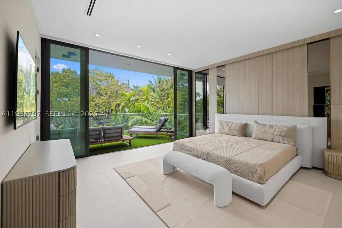 4534 Sheridan Ave, Miami Beach FL 33140