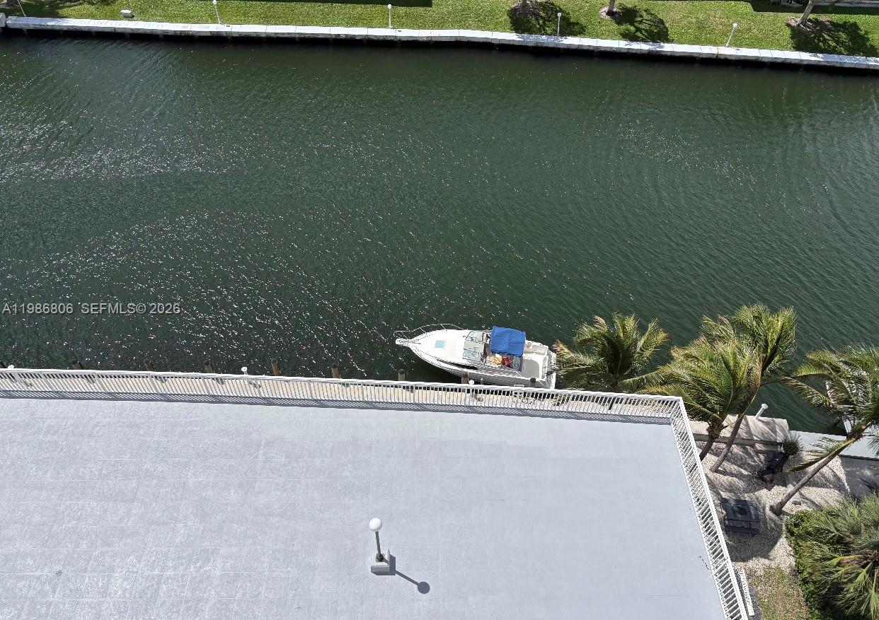 427 Golden Isles Dr #10D, Hallandale Beach FL 33009