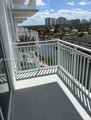 427 Golden Isles Dr #10D, Hallandale Beach FL 33009