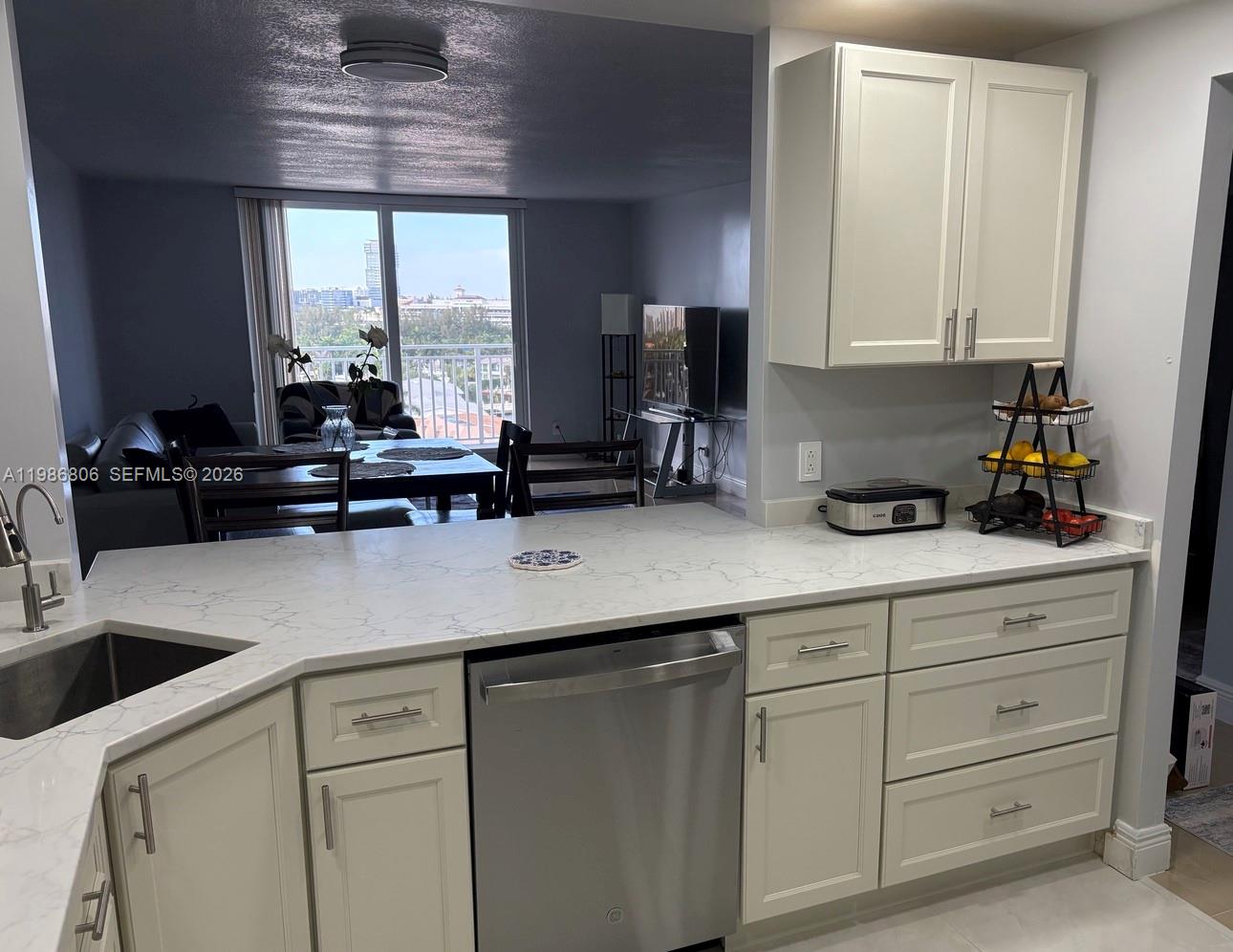 427 Golden Isles Dr #10D, Hallandale Beach FL 33009