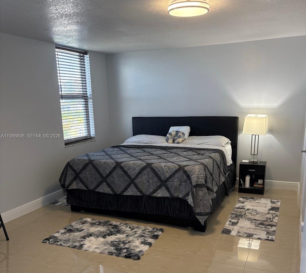 427 Golden Isles Dr #10D, Hallandale Beach FL 33009