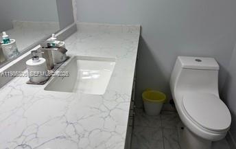 427 Golden Isles Dr #10D, Hallandale Beach FL 33009