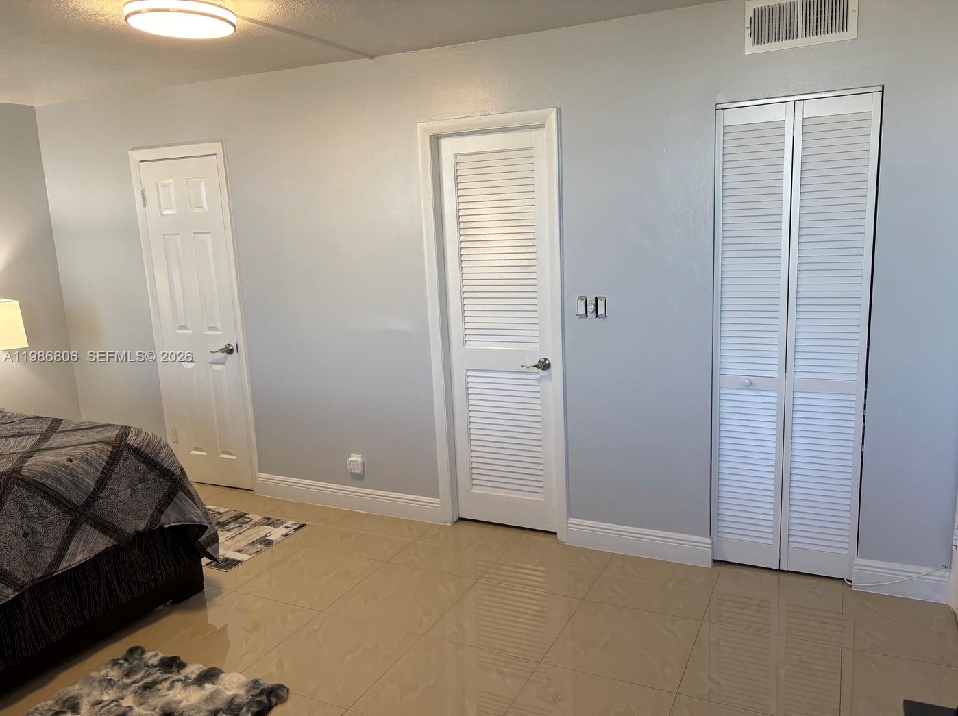 427 Golden Isles Dr #10D, Hallandale Beach FL 33009