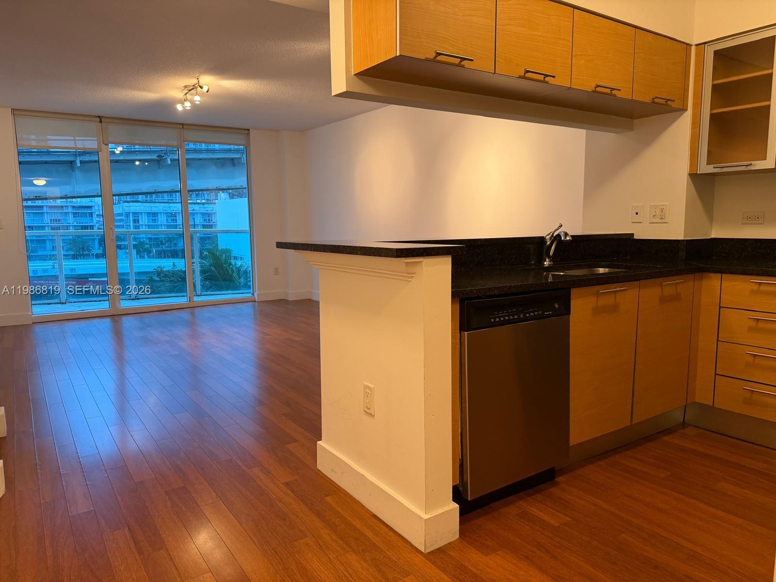 31 SE 5th St #605, Miami FL 33131