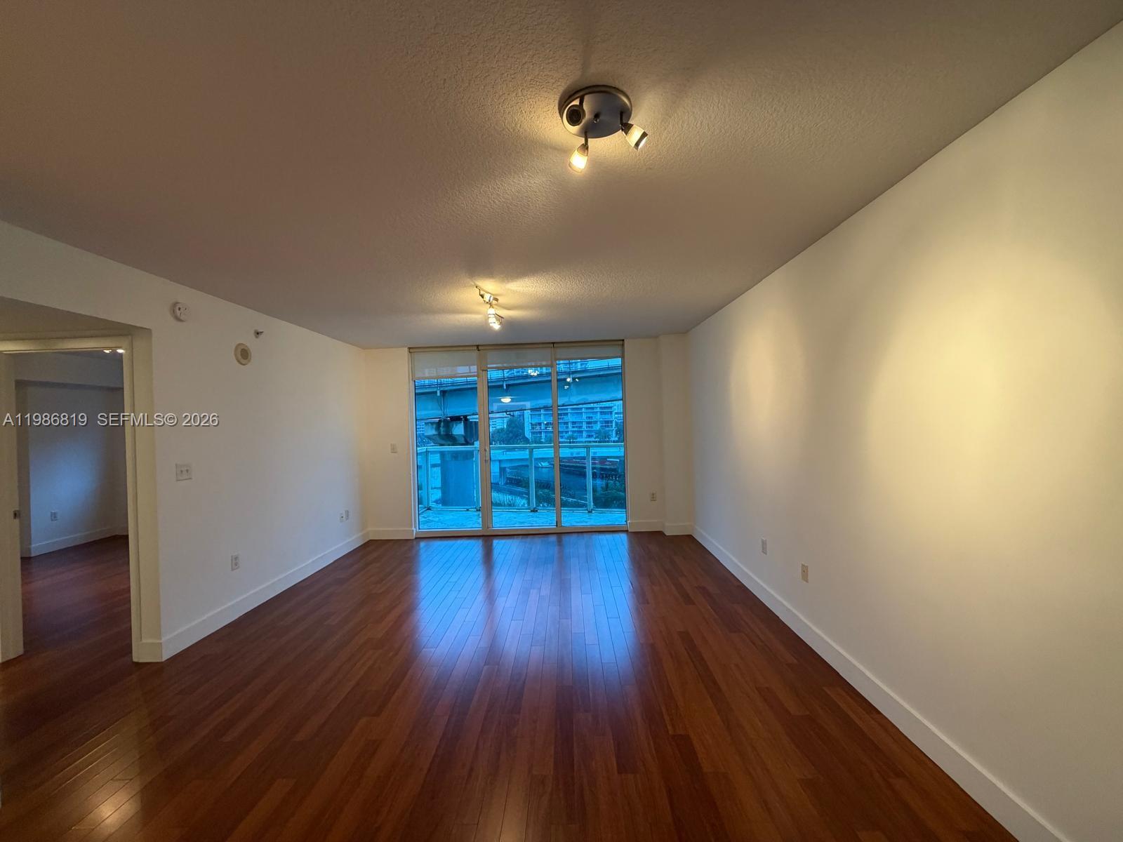 31 SE 5th St #605, Miami FL 33131