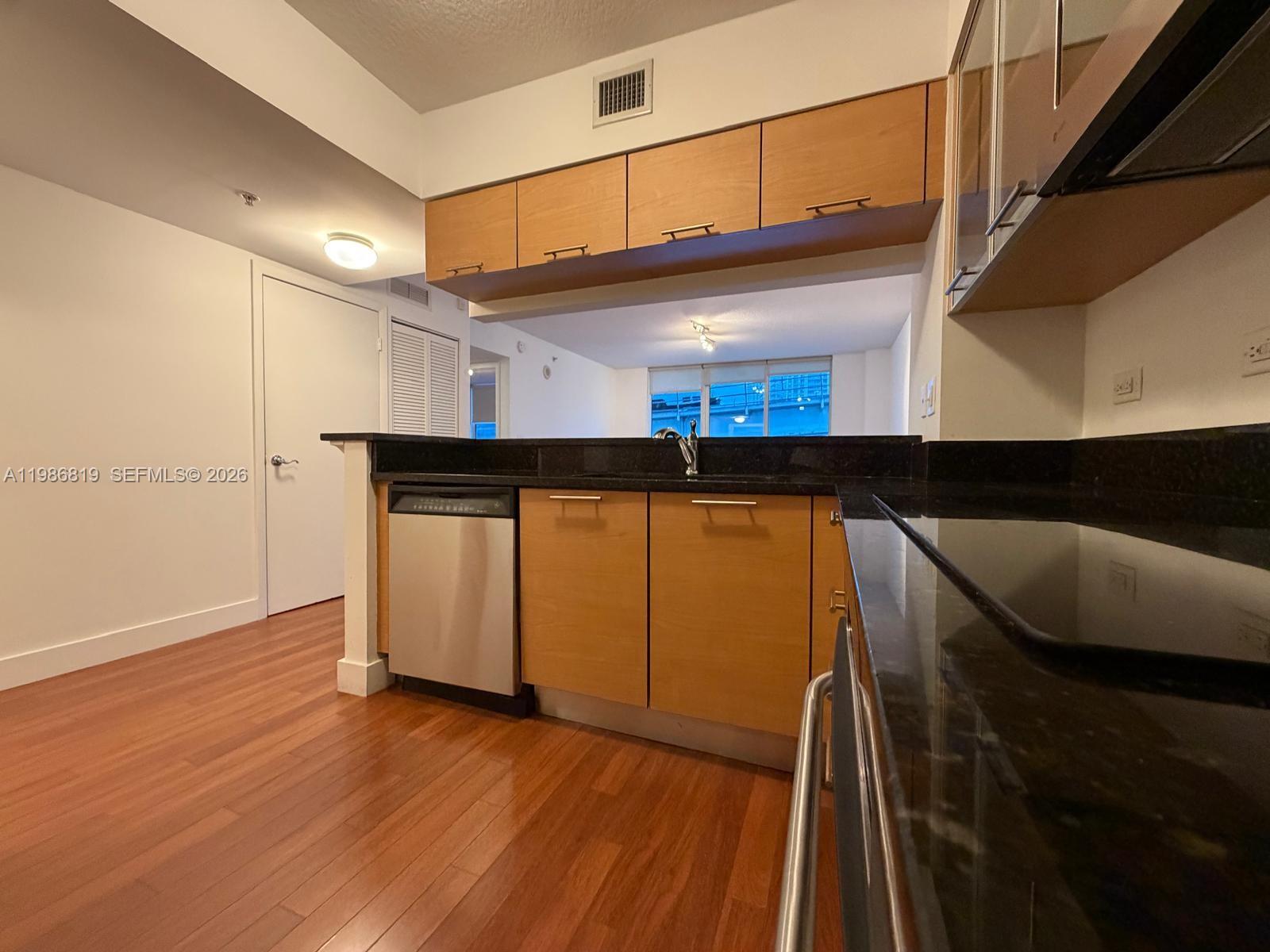 31 SE 5th St #605, Miami FL 33131