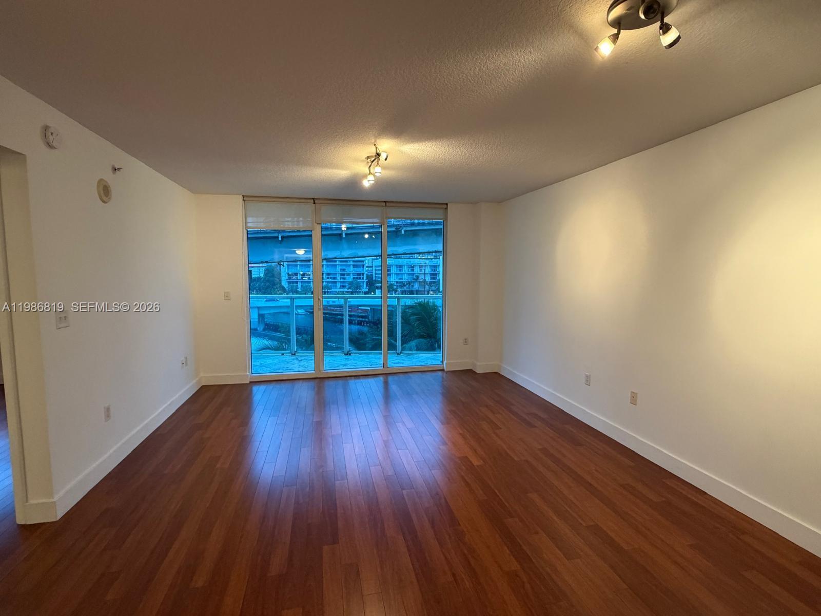 31 SE 5th St #605, Miami FL 33131