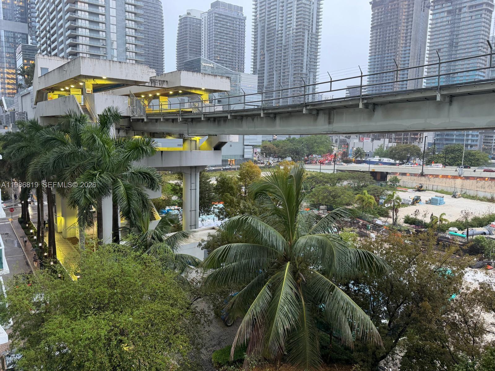 31 SE 5th St #605, Miami FL 33131