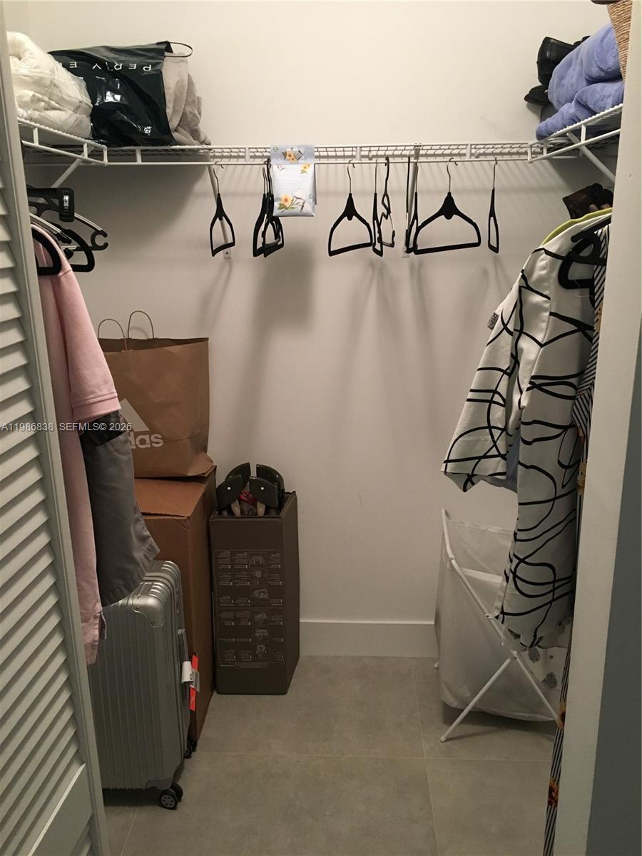 335 S Biscayne Blvd #3910, Miami FL 33131