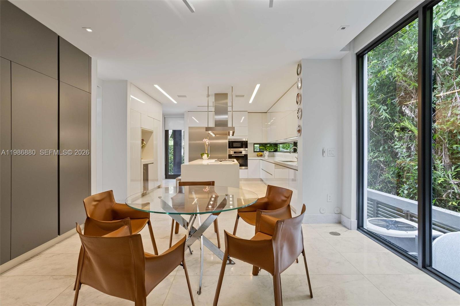 610 Harbor Cir, Key Biscayne FL 33149