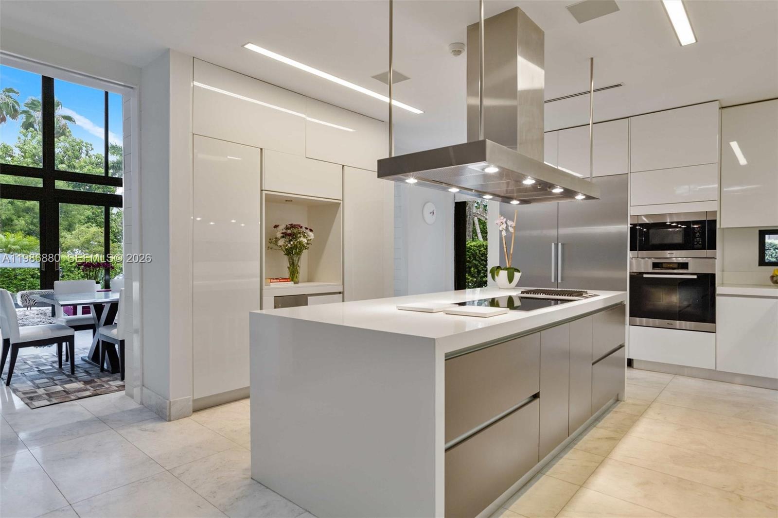 610 Harbor Cir, Key Biscayne FL 33149