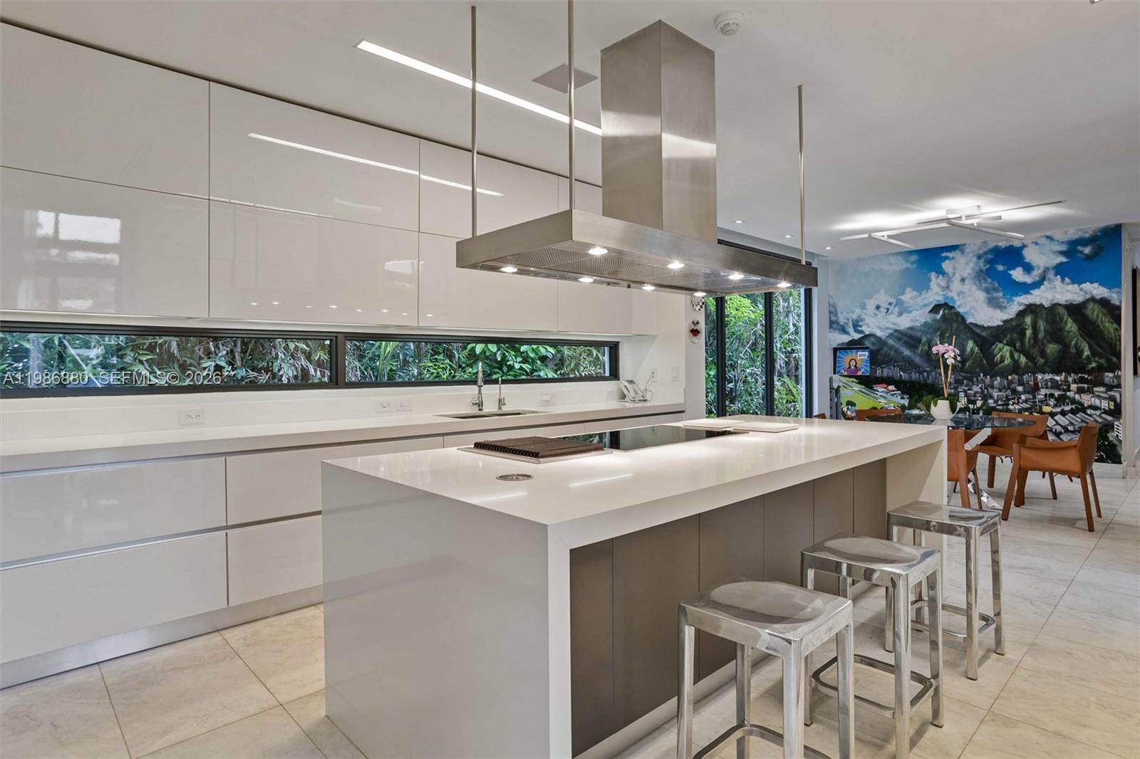 610 Harbor Cir, Key Biscayne FL 33149